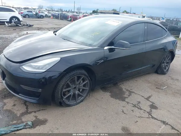 5YJ3E1EA2JF040847 2018 TESLA MODEL 3 - Image 2