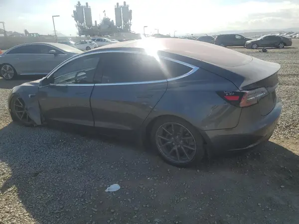5YJ3E1EA2JF043070 2018 TESLA MODEL 3 - Image 2
