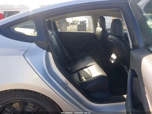 5YJ3E1EA2JF043943 2018 TESLA MODEL 3 - Image 8