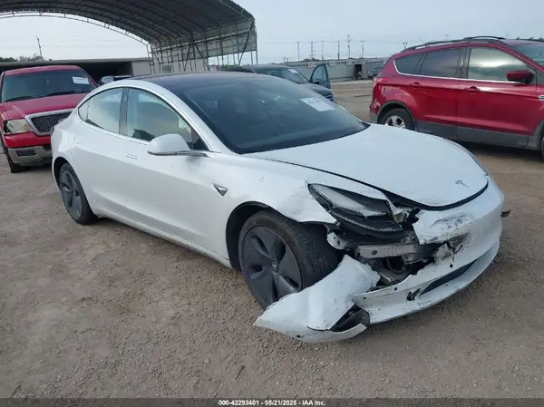 5YJ3E1EA2JF047765 2018 TESLA MODEL 3 - Image 1