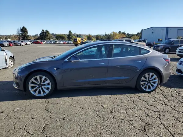 5YJ3E1EA2JF059303 2018 TESLA MODEL 3 - Image 1