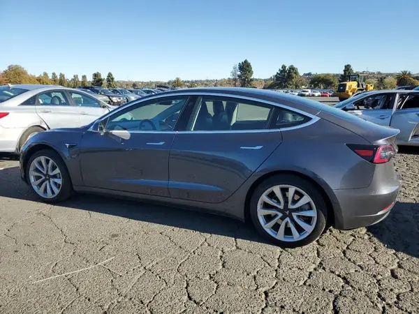 5YJ3E1EA2JF059303 2018 TESLA MODEL 3 - Image 2