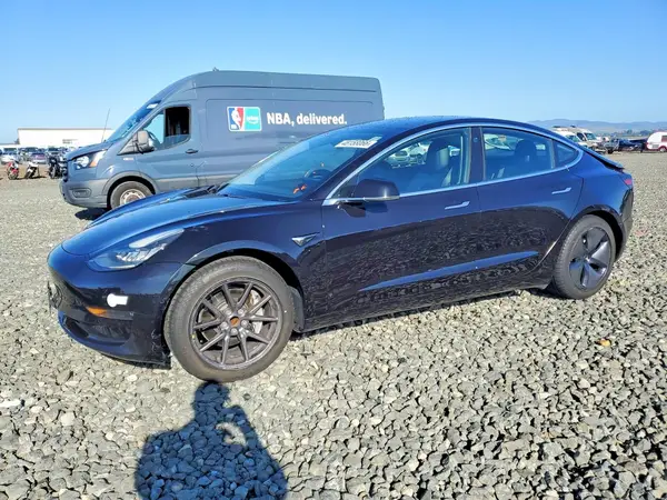 5YJ3E1EA2JF070978 2018 TESLA MODEL 3 - Image 1