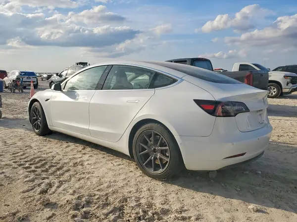 5YJ3E1EA2JF076117 2018 TESLA MODEL 3 - Image 2