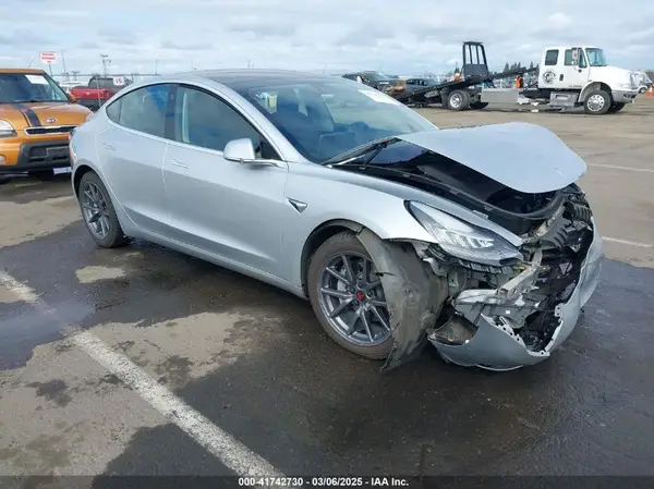 5YJ3E1EA2JF095329 2018 TESLA MODEL 3 - Image 1