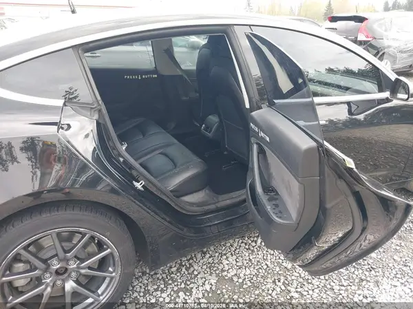 5YJ3E1EA2JF109049 2018 TESLA MODEL 3 - Image 8