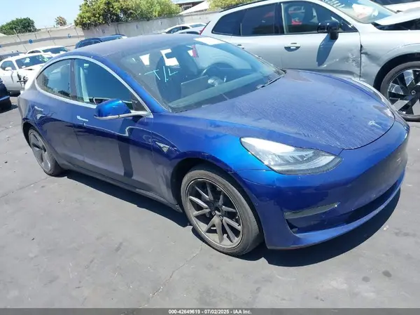 5YJ3E1EA2JF160583 2018 TESLA MODEL 3 - Image 1