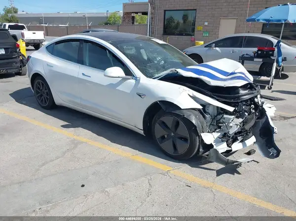 5YJ3E1EA2JF162303 2018 TESLA MODEL 3 - Image 1
