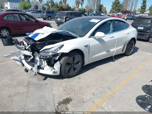 5YJ3E1EA2JF162303 2018 TESLA MODEL 3 - Image 2