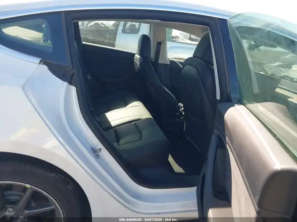 5YJ3E1EA2JF162303 2018 TESLA MODEL 3 - Image 8