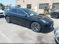 5YJ3E1EA2JF171597 2018 TESLA MODEL 3