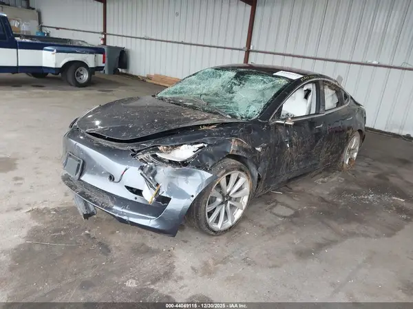 5YJ3E1EA2JF186519 2018 TESLA MODEL 3 - Image 2