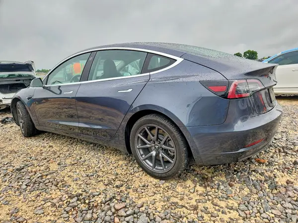 5YJ3E1EA2KF308197 2019 TESLA MODEL 3 - Image 2