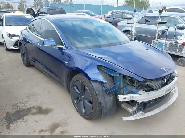 5YJ3E1EA2KF326103 2019 TESLA MODEL 3 - Image 1