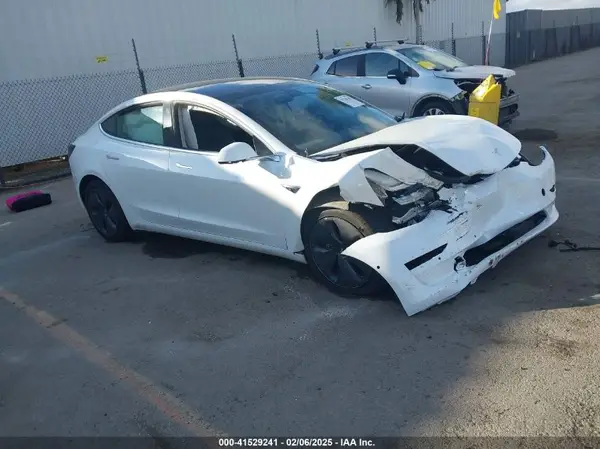 5YJ3E1EA2KF412169 2019 TESLA MODEL 3 - Image 1