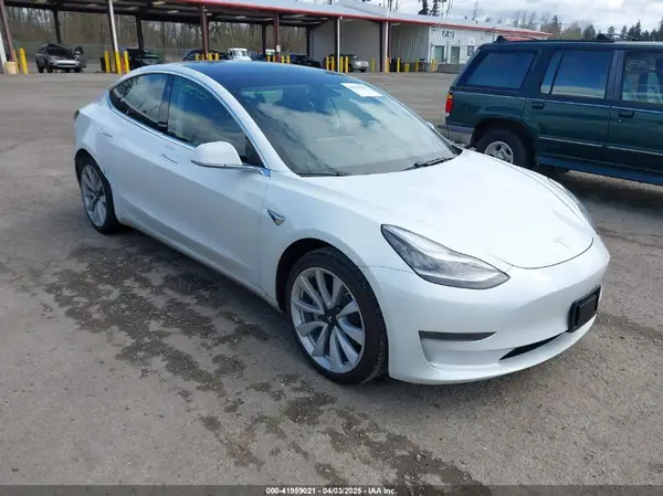 5YJ3E1EA2KF437900 2019 TESLA MODEL 3 - Image 1