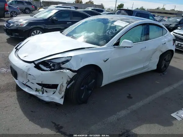 5YJ3E1EA2KF484084 2019 TESLA MODEL 3 - Image 2