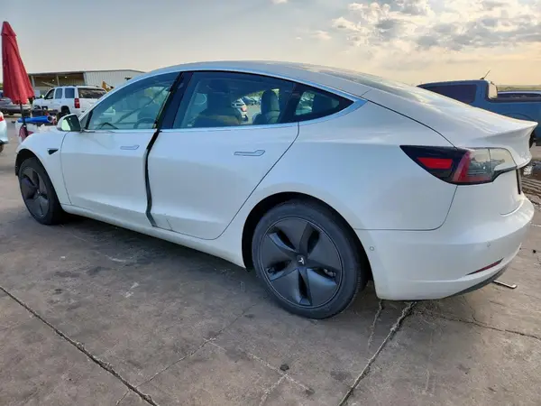 5YJ3E1EA2LF597745 2020 TESLA MODEL 3 - Image 2