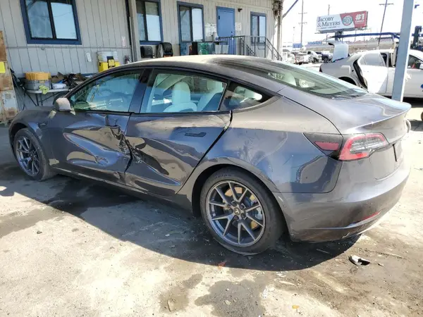 5YJ3E1EA2MF018318 2021 TESLA MODEL 3 - Image 2