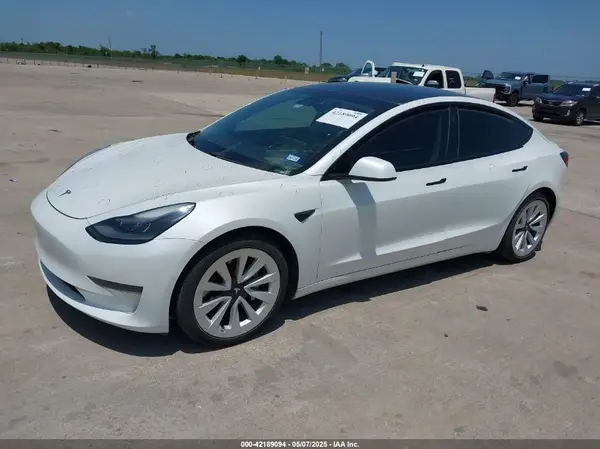 5YJ3E1EA2MF020585 2021 TESLA MODEL 3 - Image 2