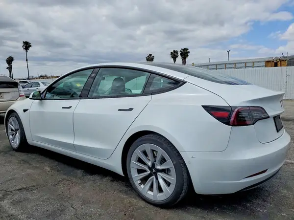 5YJ3E1EA2MF031909 2021 TESLA MODEL 3 - Image 2