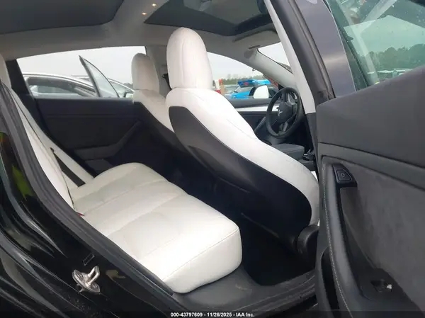 5YJ3E1EA2MF032381 2021 TESLA MODEL 3 - Image 8