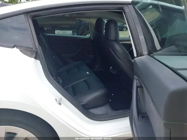 5YJ3E1EA2MF046121 2021 TESLA MODEL 3 - Image 8