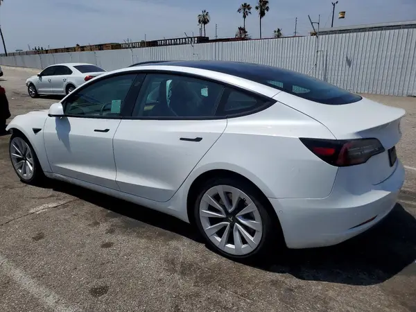 5YJ3E1EA2MF068975 2021 TESLA MODEL 3 - Image 2