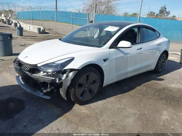 5YJ3E1EA2MF069379 2021 TESLA MODEL 3 - Image 2