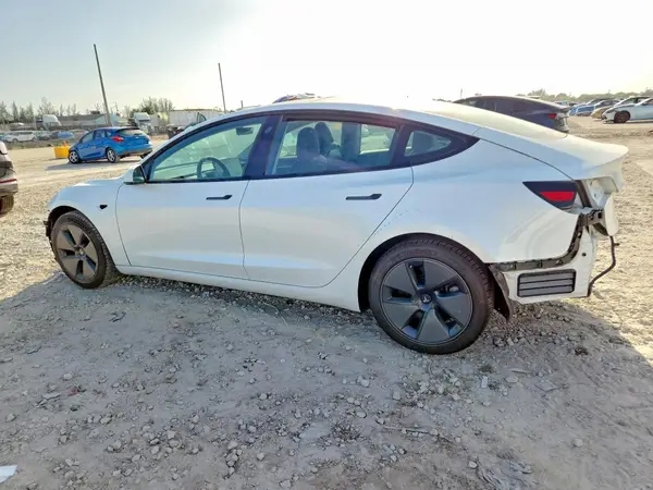 5YJ3E1EA2MF085078 2021 TESLA MODEL 3 - Image 2