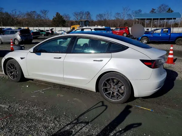 5YJ3E1EA2MF085761 2021 TESLA MODEL 3 - Image 2