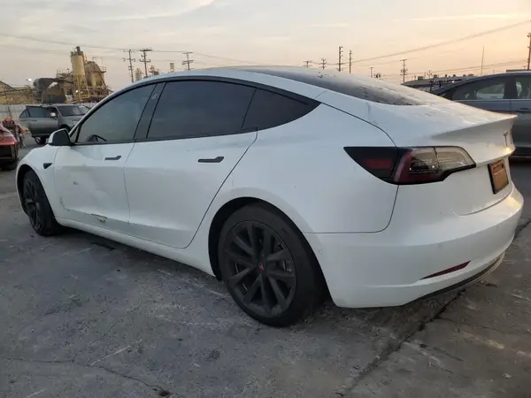 5YJ3E1EA2MF940376 2021 TESLA MODEL 3 - Image 2