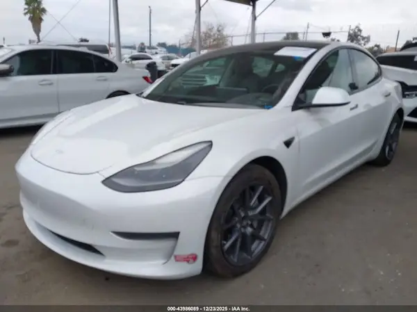 5YJ3E1EA2MF940491 2021 TESLA MODEL 3 - Image 2