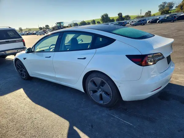 5YJ3E1EA2MF942807 2021 TESLA MODEL 3 - Image 2