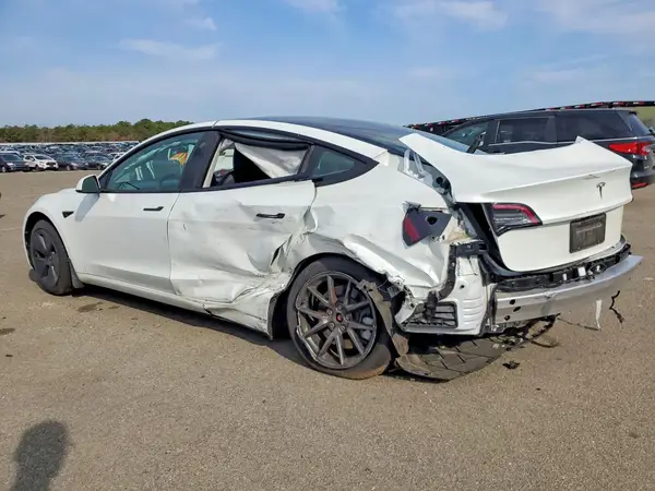 5YJ3E1EA2NF118226 2022 TESLA MODEL 3 - Image 2