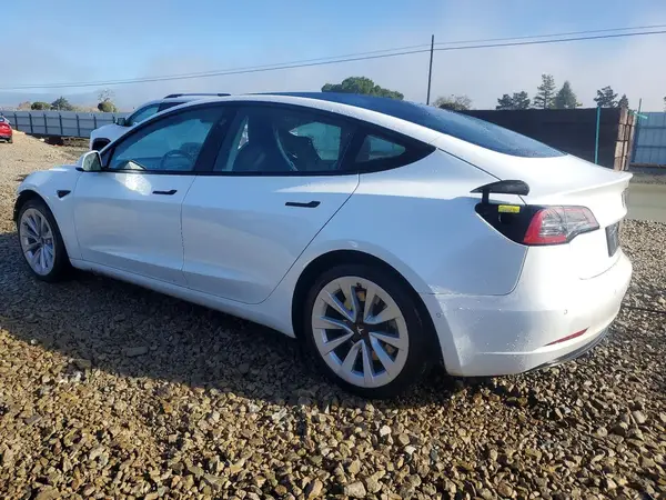 5YJ3E1EA2NF143028 2022 TESLA MODEL 3 - Image 2