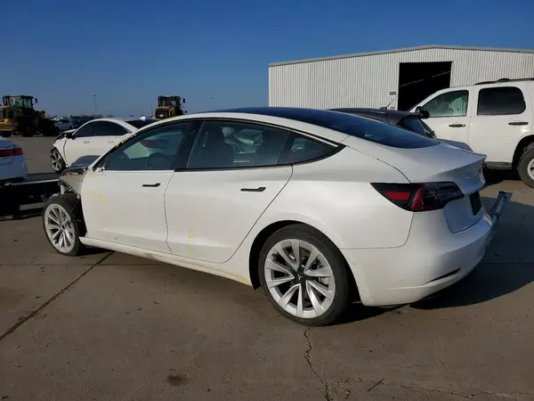 5YJ3E1EA2NF184940 2022 TESLA MODEL 3 - Image 2