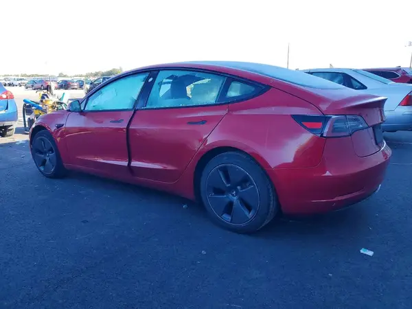 5YJ3E1EA2NF185733 2022 TESLA MODEL 3 - Image 2