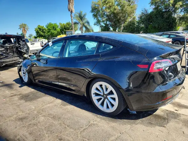 5YJ3E1EA2NF186140 2022 TESLA MODEL 3 - Image 2