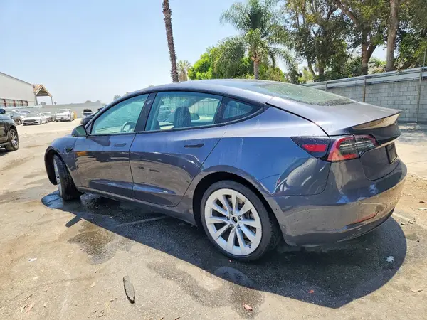 5YJ3E1EA2NF187126 2022 TESLA MODEL 3 - Image 2