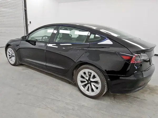 5YJ3E1EA2NF188647 2022 TESLA MODEL 3 - Image 2