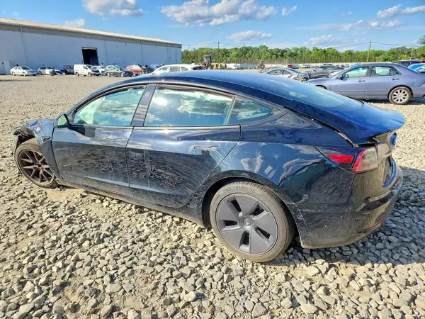 5YJ3E1EA2NF194819 2022 TESLA MODEL 3 - Image 2