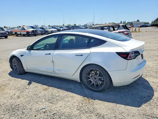 5YJ3E1EA2NF201543 2022 TESLA MODEL 3 - Image 2