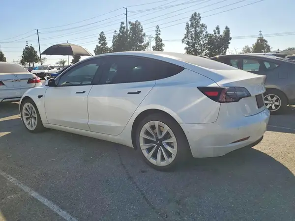 5YJ3E1EA2NF245896 2022 TESLA MODEL 3 - Image 2