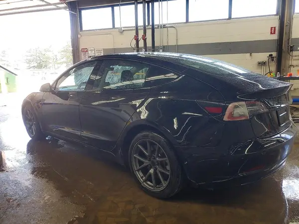 5YJ3E1EA2NF286643 2022 TESLA MODEL 3 - Image 2