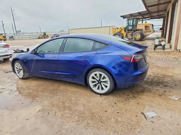 5YJ3E1EA2NF289896 2022 TESLA MODEL 3 - Image 2