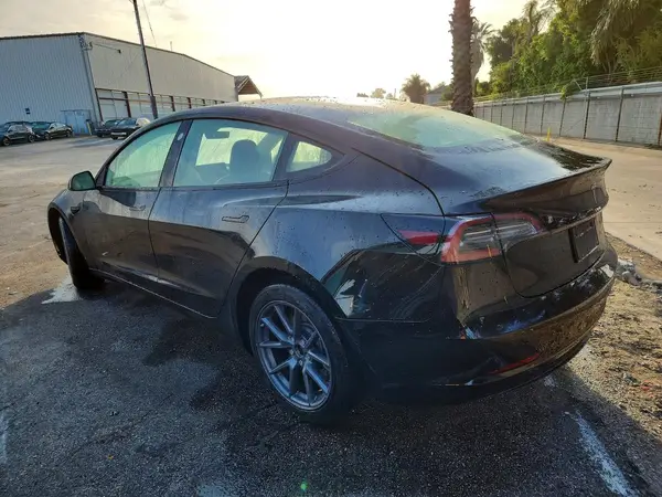 5YJ3E1EA2NF290062 2022 TESLA MODEL 3 - Image 2