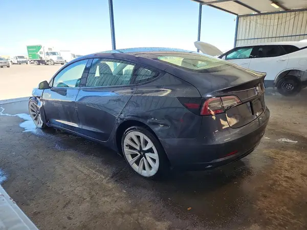 5YJ3E1EA2NF303814 2022 TESLA MODEL 3 - Image 2