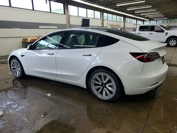 5YJ3E1EA2NF304526 2022 TESLA MODEL 3 - Image 2