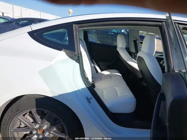 5YJ3E1EA2NF325828 2022 TESLA MODEL 3 - Image 8